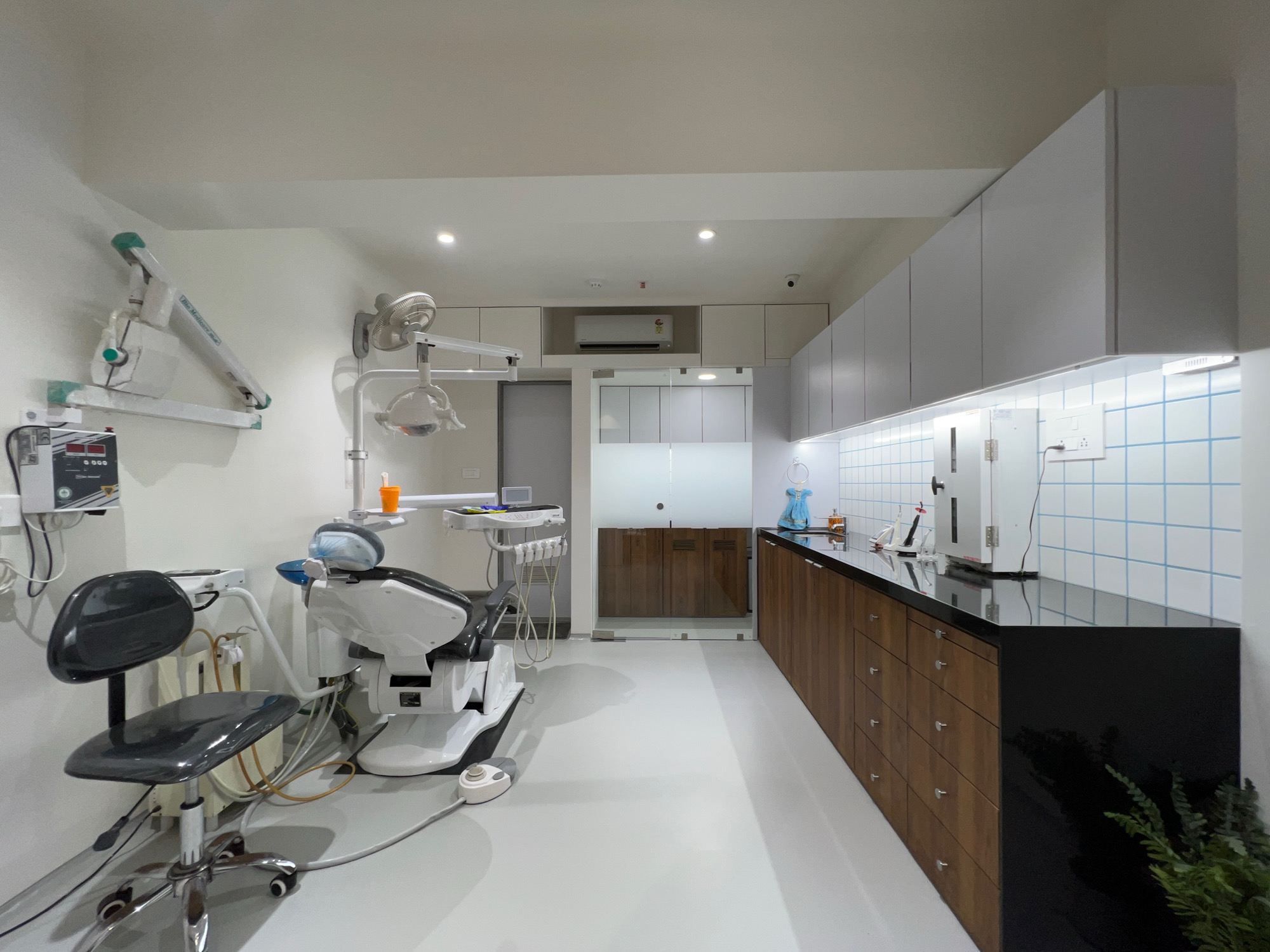 Dental House — Work spaces by Studio Pomegranate