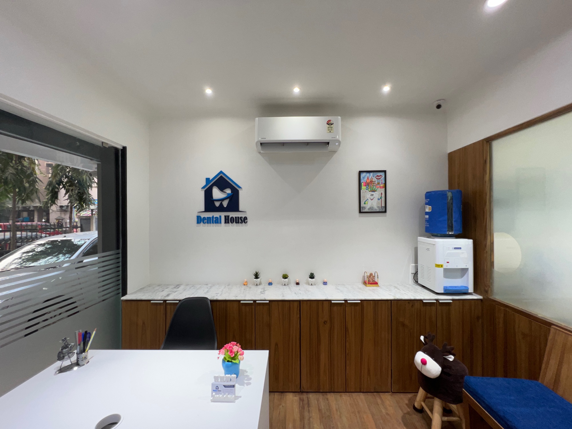 Dental House — Work spaces by Studio Pomegranate