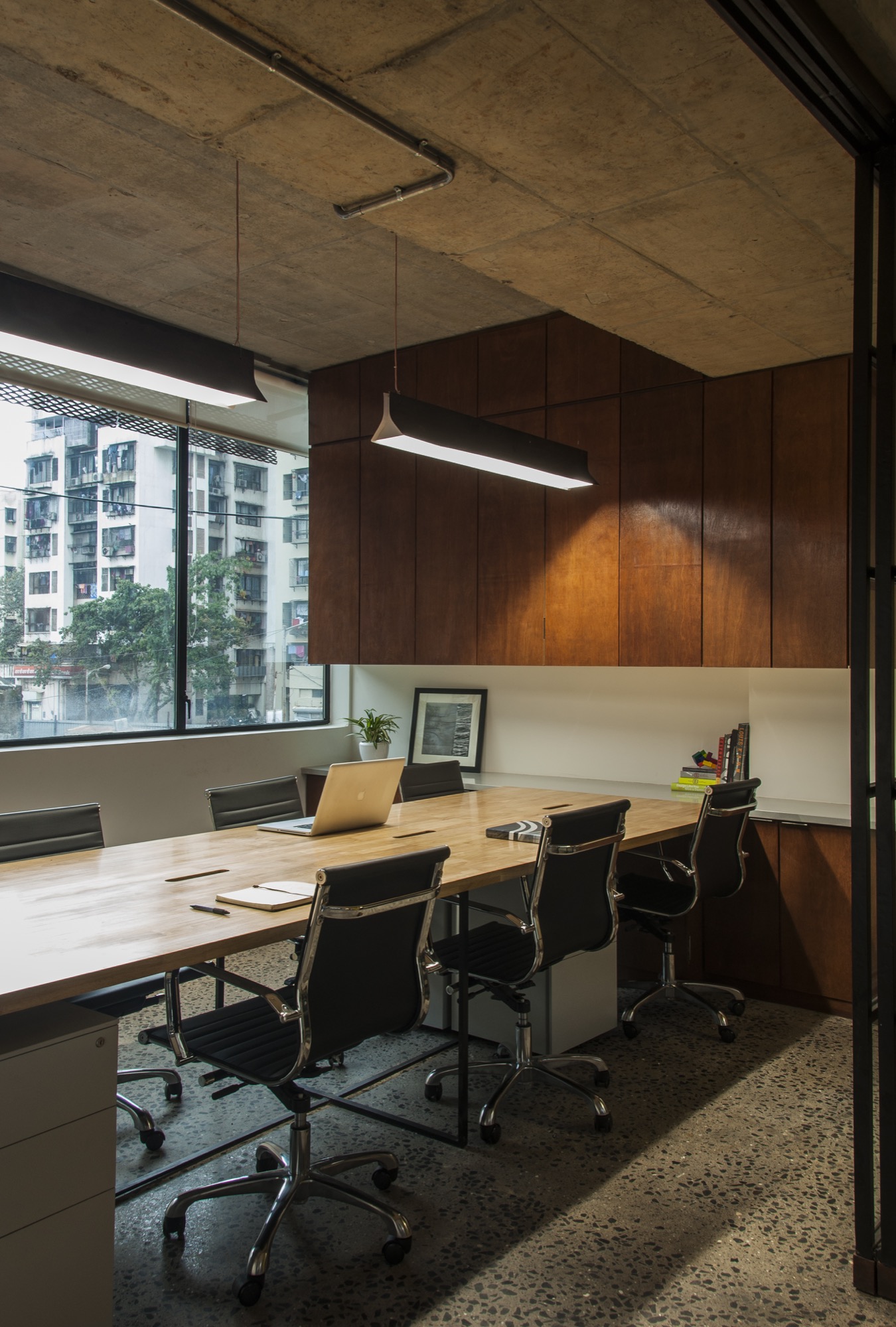 Steel Trader's Office — Work spaces by Studio Pomegranate