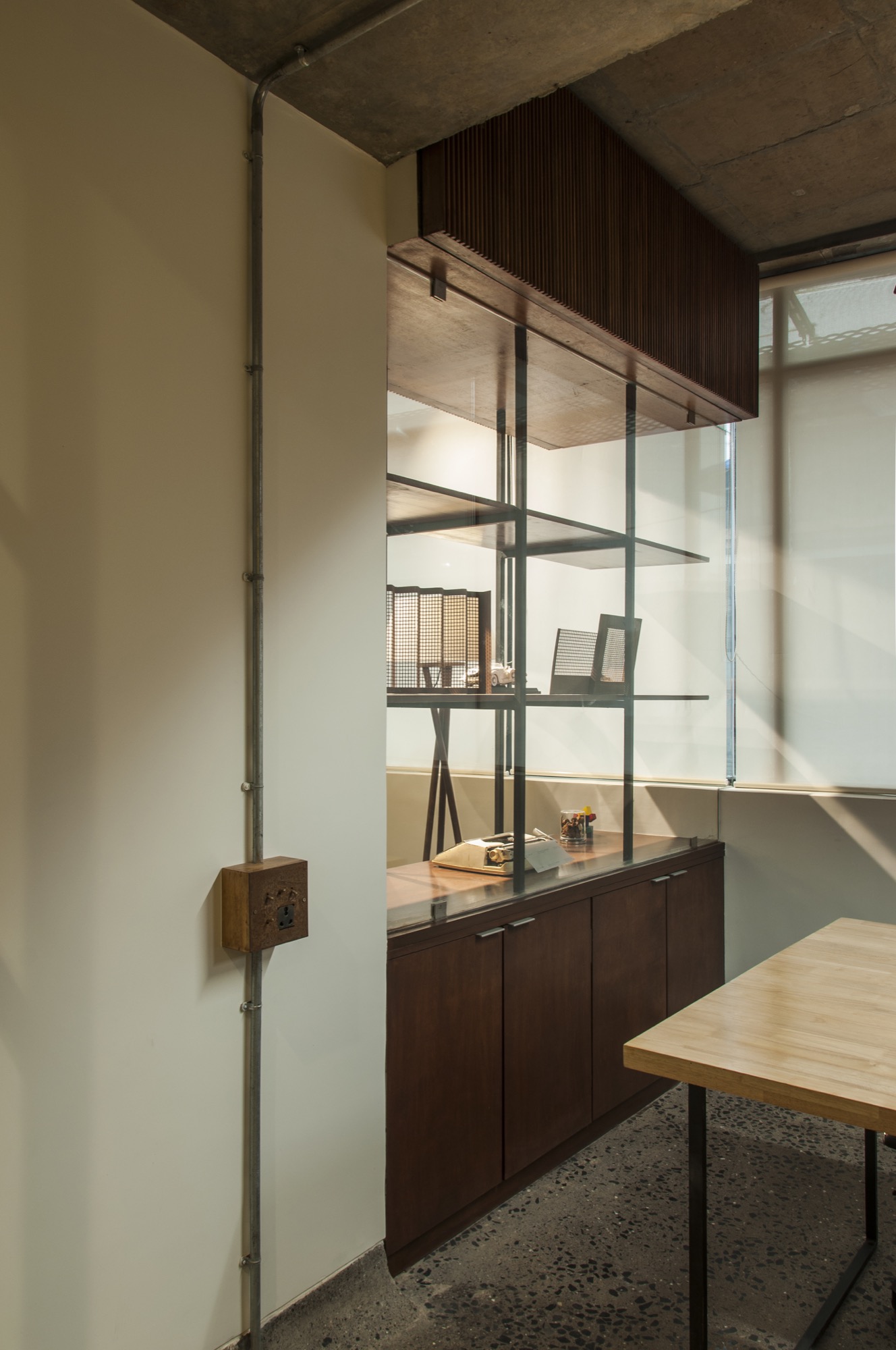 Steel Trader's Office — Work spaces by Studio Pomegranate