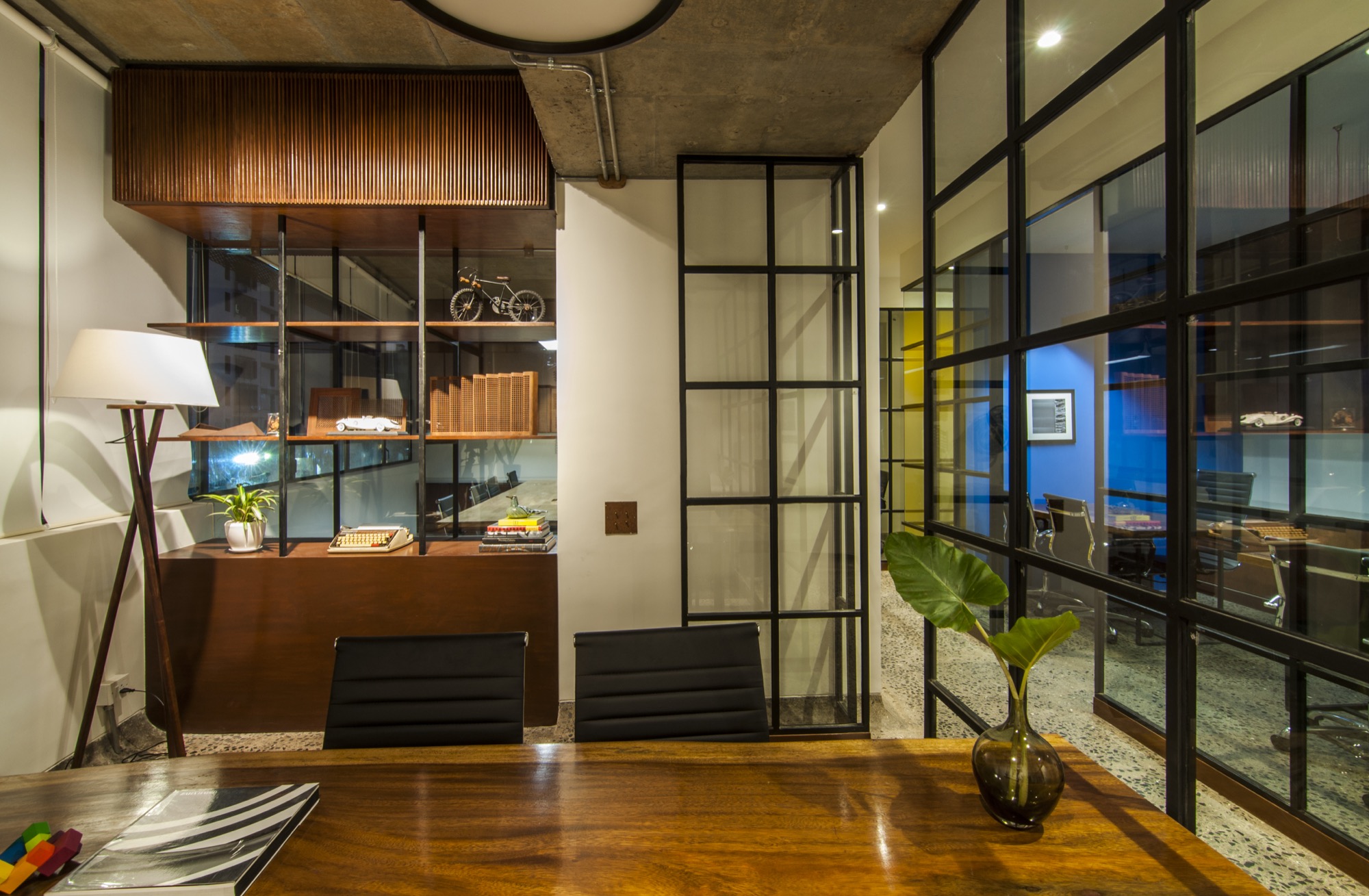Steel Trader's Office — Work spaces by Studio Pomegranate