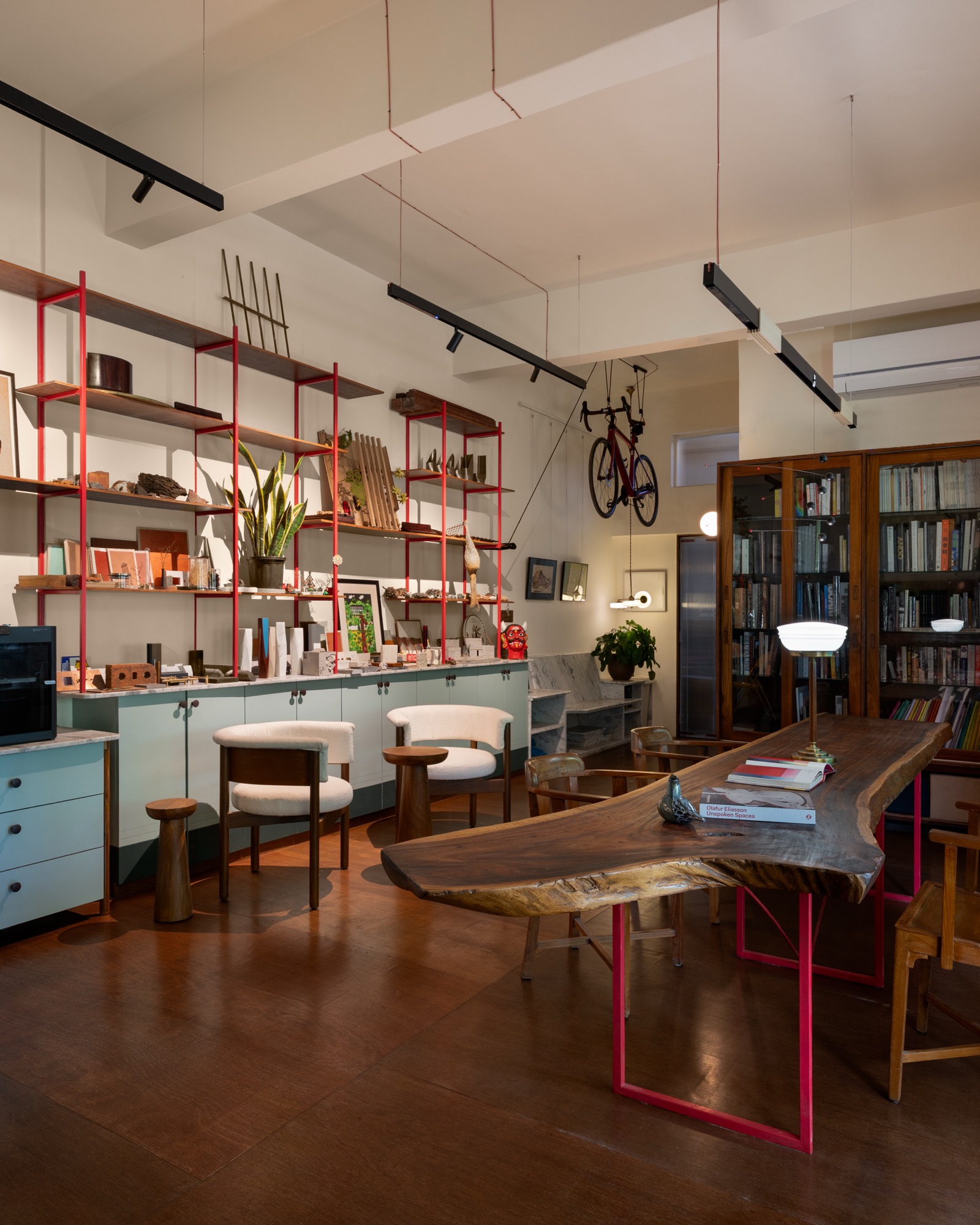 Studio Pomegranate, Mumbai — Work spaces by Studio Pomegranate