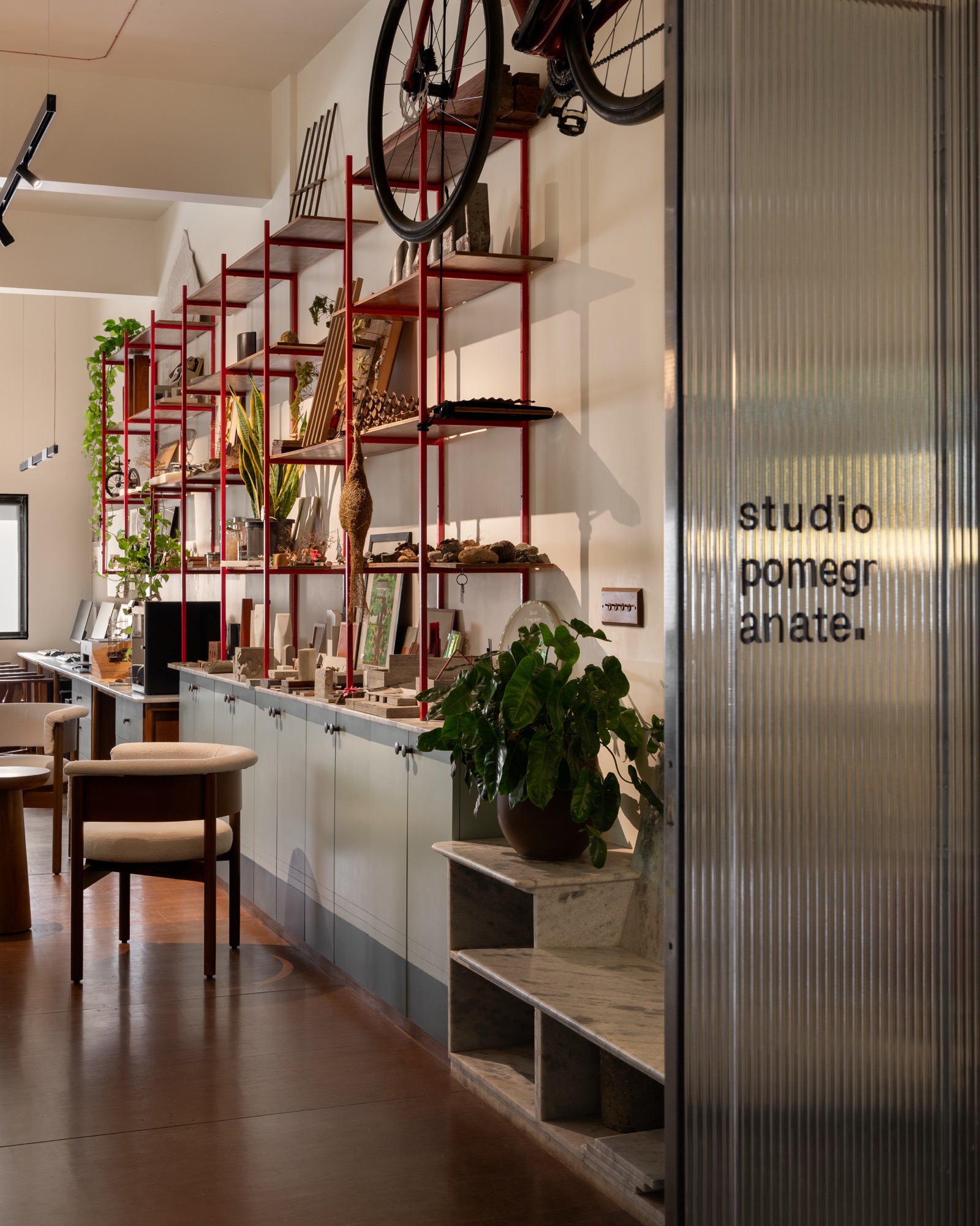 Studio Pomegranate, Mumbai — Work spaces by Studio Pomegranate