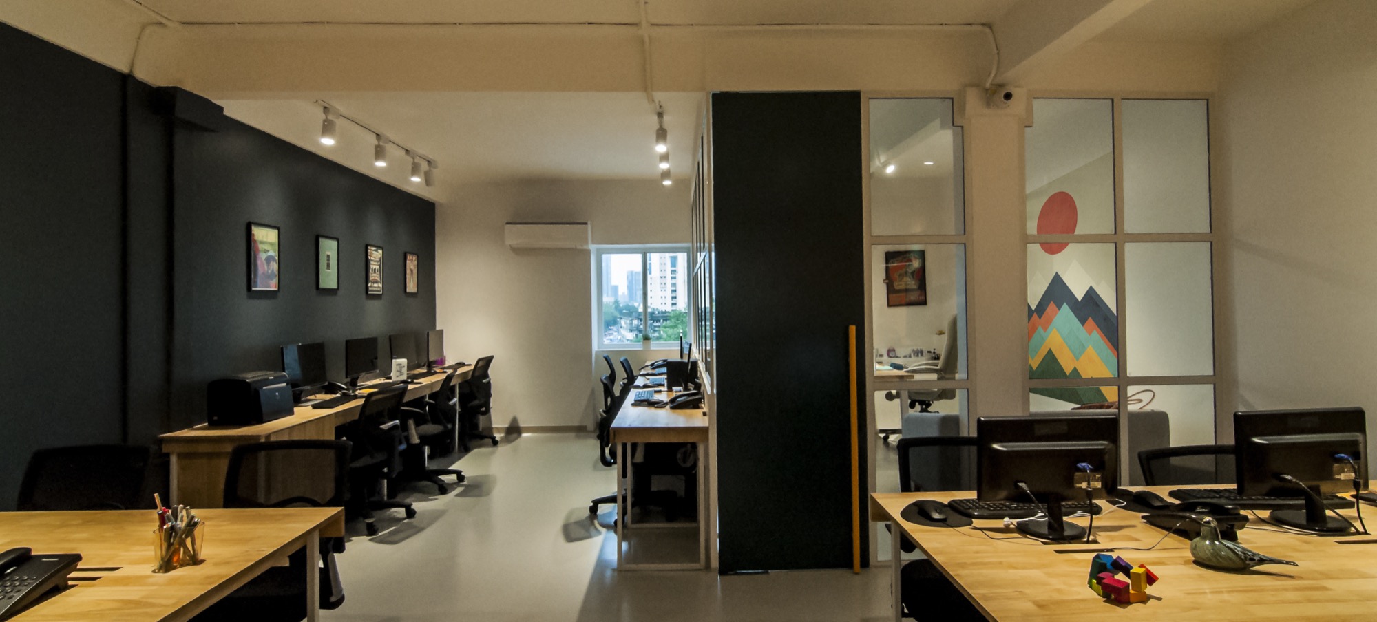Yellow Advertising, Mumbai — Work spaces by Studio Pomegranate